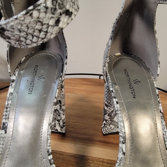 Worthington Snakeprint Block Heels Sandals Size 10 - Picture 14 of 17